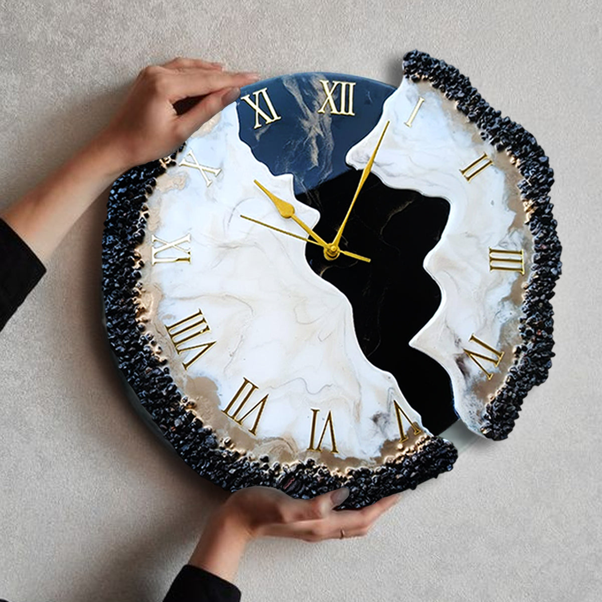 Vintage Theme Round Wall Clock with Beautiful Resin Art